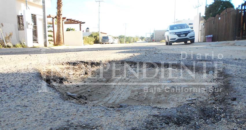 No solo derrames de aguas negras, lluvias también crearon proliferación de baches    