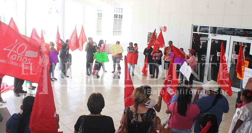 Se manifiesta Antorcha Campesina en Ayuntamiento de La Paz