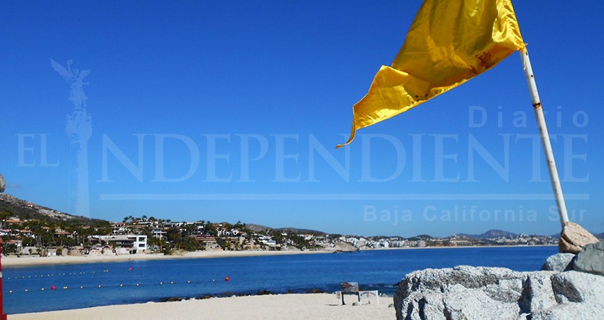 Por condiciones de clima, permanecen señalamientos preventivos en playas de Los Cabos 