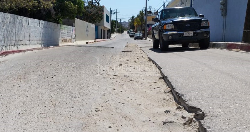 Arreglaron fuga de agua en el centro de SJC, pero no los daños que causaron en las calles, denuncian vecinos