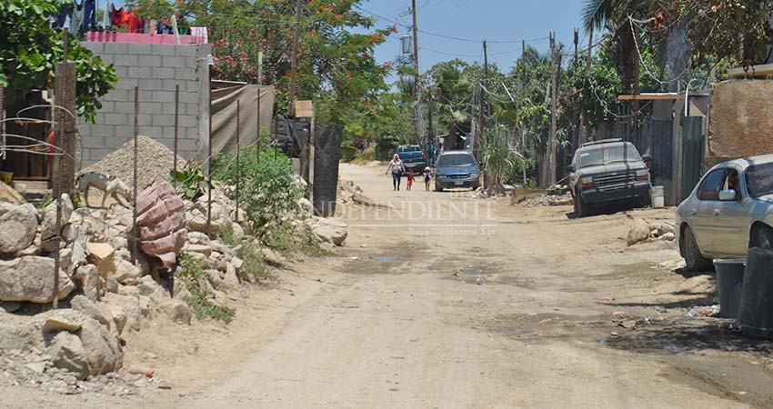 Piden vecinos del vado de Santa Rosa les apoyen con el “raspado” de calles y accesos 