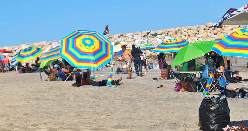 Mediante recorridos en playas hacen llamados de atención a visitantes para evitar que dejen basura