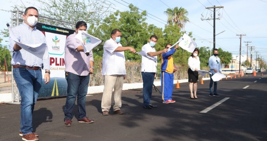 Entrega Rubén Muñoz la calle Nayarit, cuarta obra de pavimentación a cargo del Ayuntamiento paceño