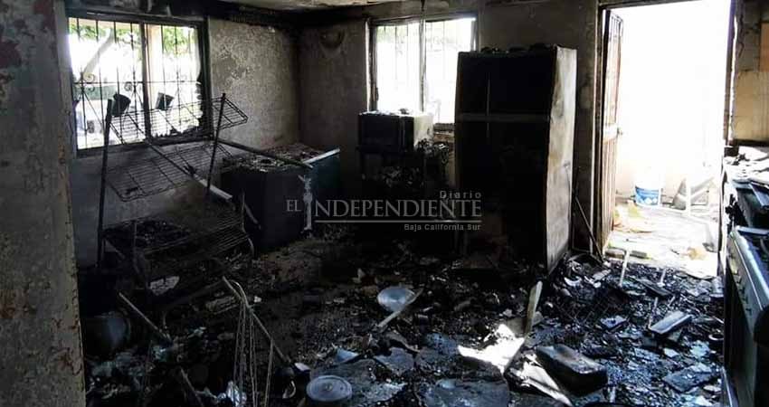 Rescatan a hombre de voraz incendio provocado por una veladora de altar