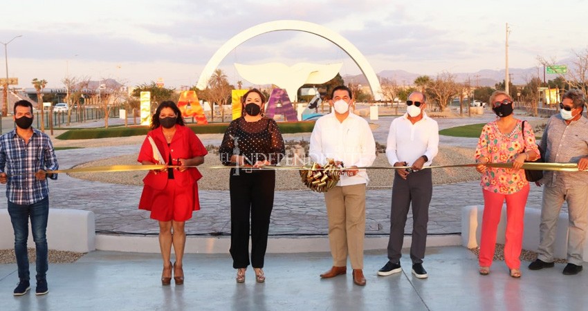 Entrega Rubén Muñoz remodelación del monumento “Cola de la Ballena”