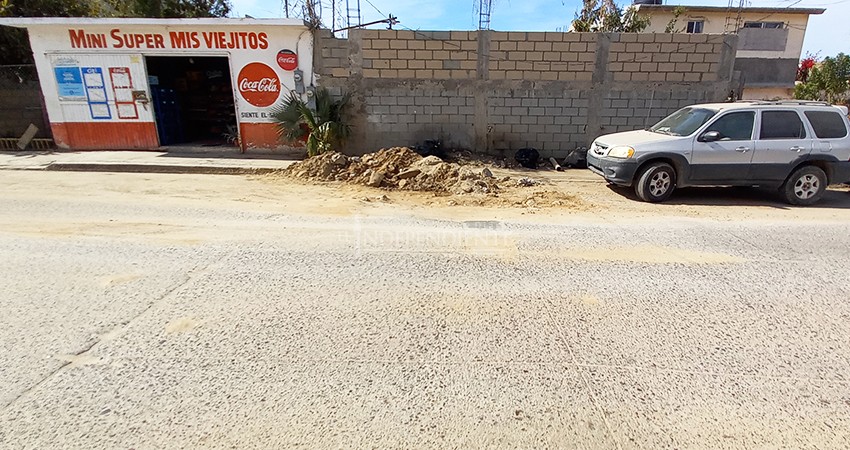 OOMSAPAS destruye calle de vecinos que recolectaron firmas para su bacheo