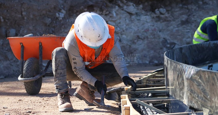 Construyen tanque elevado de agua en la Colina de la Cruz