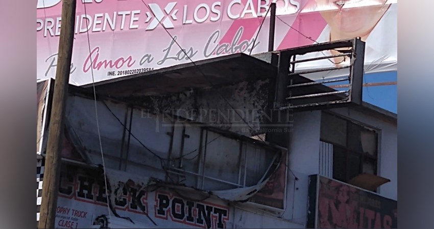 Se incendia local comercial en Cabo San Lucas 