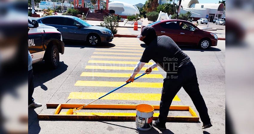 Gobierno de Los Cabos rehabilita pasos peatonales y señalamientos viales en instituciones educativas 