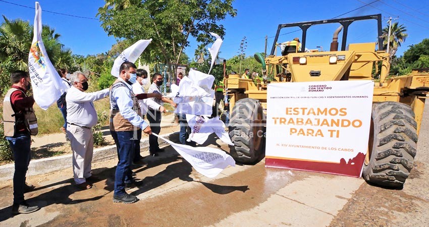  Inaugura Oscar Leggs obras de bacheo y reencarpetado en La Ribera y Miraflores