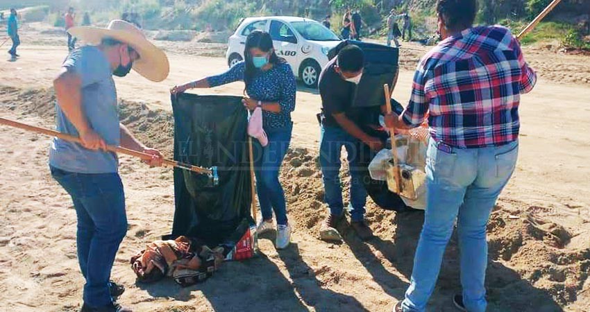 Intensifica Dirección de Ecología limpieza en playas y arroyos de Los Cabos   