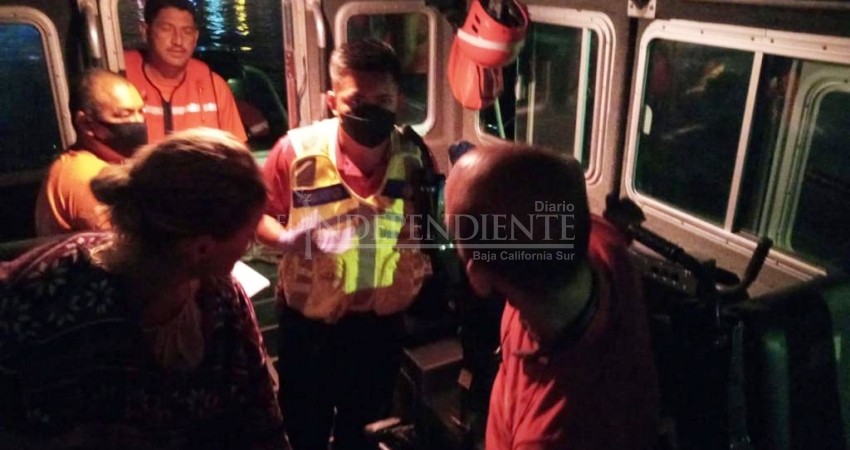 Se incendia embarcación en la bahía de Cabo San Lucas 