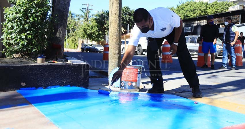 Pintan señalamientos viales en calles de CSL