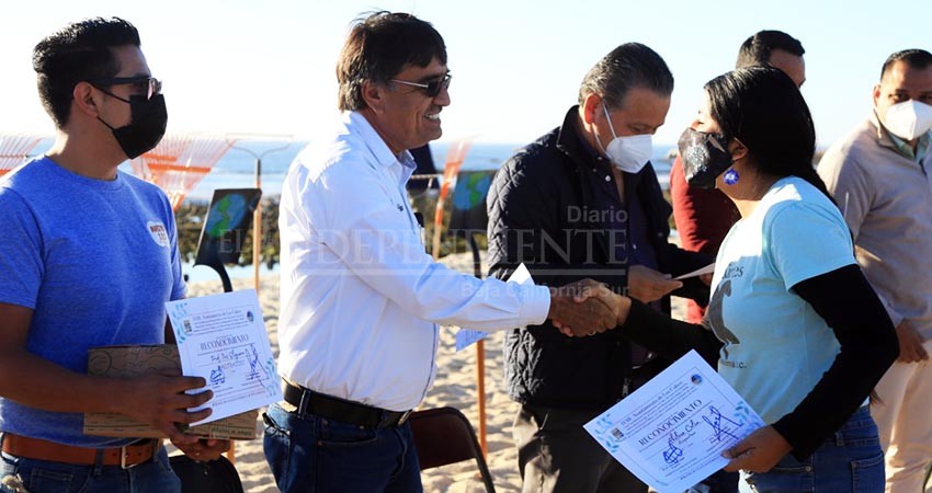 Entrega el alcalde Leggs Castro reconocimiento a asociaciones comprometidas con el medio ambiente  